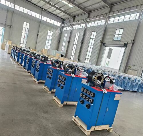 Het laatste nieuws van het bedrijf over Hoe kun je nauwkeurigheid en snelheid beheersen in een hydraulische slangkrimpmachine?