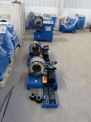 Goede prijs. Mobiele Hydraulische de Slangcrimper 51mm van 12v 24v de Plooiende Machine van de Slangpijp met 10 Matrijzenreeksen online