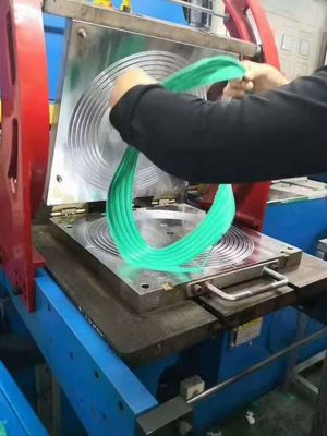 NBR/FKM/FFKM/EDPM/SI Groene rubber O Rings OEM/ODM Compressie gieten Met goede oliebestendigheid 16-30 N/mm Verscheurbaarheid