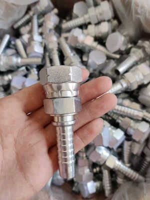 Carbon Steel Raw Material Forklift Herbruikbare Hydraulische Slang Fittings Vrouwelijke Mannelijke Hydraulische Slang Ferrule Fittings