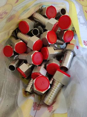 Verschillende grondstoffen en normen Carbon Steel Metric Hydraulic Hose Fittings AIR NPT JIC SAE