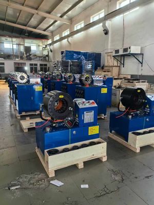 Met elektrische 200 stuks/uur Werkdoeltreffendheid 800T Hydraulische slang krimpmachine voor 6-76mm krimpbereik
