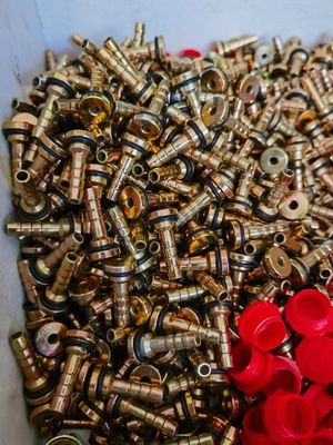 Verschillende grondstoffen en grootte aangepaste draad adapter / hydraulische slang fittings hydraulische slang ferrule fittings