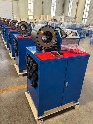 2" blauwe kleur krimpgrootte Bereik tot 2,5 inch binnenslangdiameter Big Force 600T krimpkracht Rubberen slang krimpmachine met bereik van 6-51 mm en 10 verwisselbare matrijzen met snel verwisselbare vormgereedschappen