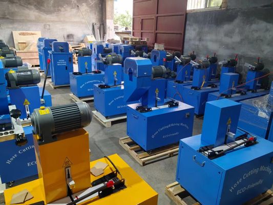 Goede prijs. Elektrische 128 kg grootte is 850 * 600 * 1200 mm Rubber blad materiaal Hydraulische slang snij- / skiving machine voor gemakkelijke bediening online