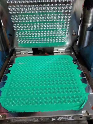 Goede prijs. Groene kleuren NBR/FKM/FFKM Rubber O Rings OEM/ODM Compressie gietwerk met goede oliebestendigheid 16-30 N/mm Verscheurbaarheid online