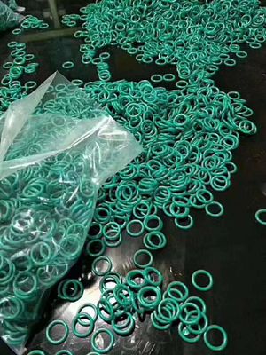 Goede prijs. Groen NBR/FKM/FFKM Materiaal Rubber O Rings OEM/ODM Compressiemolding met goede oliebestendigheid 16-30 N/mm Verscheurbaarheid online
