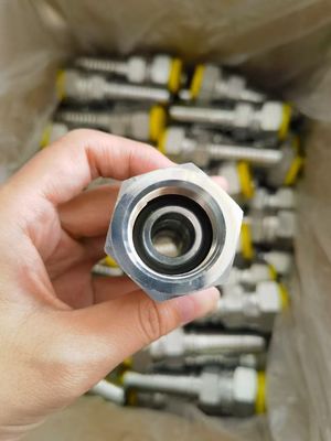 Goede prijs. Standaarden Carbon Steel Hydraulische slang Fittings Big Oil Pipe Joint Steel Brake Line Adapters online