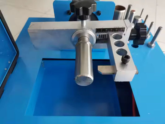 12v Spanning Blauwe Kleur Auto laden 35kg slang Skiving Machine 2 inch Motorvermogen 0.4kw voor Benefit / slang Peeling Machine