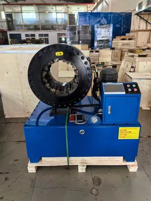 4 Inch 16 Dies PLC Besturingssysteem / CNC / Knop Blauwe Kleur Van 6-102mm Hydraulische Rubberen Slang Krimpmachine Afmeting 850*530*980 Mm