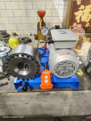 Elektrische 220V hydraulische slangcrimpmachine met 2,2 kW vermogen en 1 jaar garantie voor duurzame staalconstructie