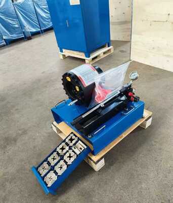 Goede prijs. 2 inch blauwe kleur hoog rendement 600T handmatige slang krimpmachine met 6-51 mm krimpbereik en 10 verwisselbare matrijzen voor hydraulische toepassingen online