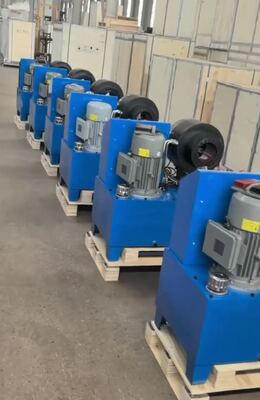 Goede prijs. DX68 blauwe kleur 220v / 380v 2 inch hydraulische slangcrimper met 6-51 mm krimpbereik 10 matrijzen en 200 stuks per uur efficiëntie online