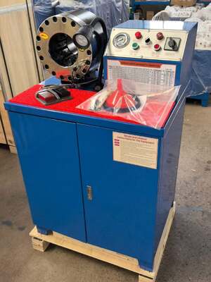Goede prijs. 2 inch 600 ton 6-51 mm rubberen slang krimpmachine hoger model blauwe kleur 220v / 380v spanning met 10 verwisselbare matrijzen en hydraulische toepassingen online