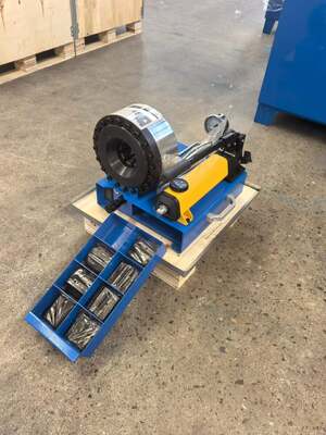 Goede prijs. 1 inch handmatige hydraulische slang krimpmachine Krimpbereik van 6 mm tot 25 mm blauwe kleur met 7 matrijzen voor hydraulische toepassingen online