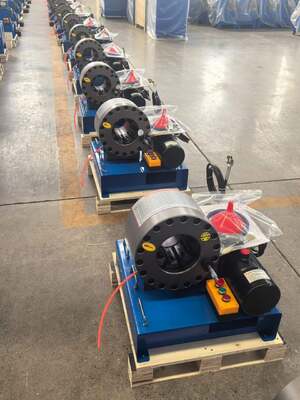 Goede prijs. 12V / 24V spanning 2 inch hydraulische slang krimpmachine met 600T krimpkracht 10 matrijzen en 6-51 mm bereik voor autoladen online